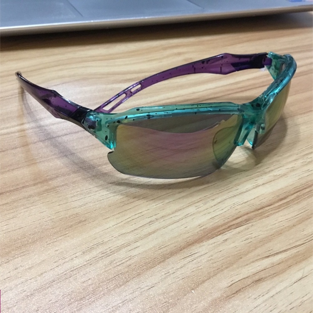 Sporty Retro Funky Sunglasses - Picture 2 of 2